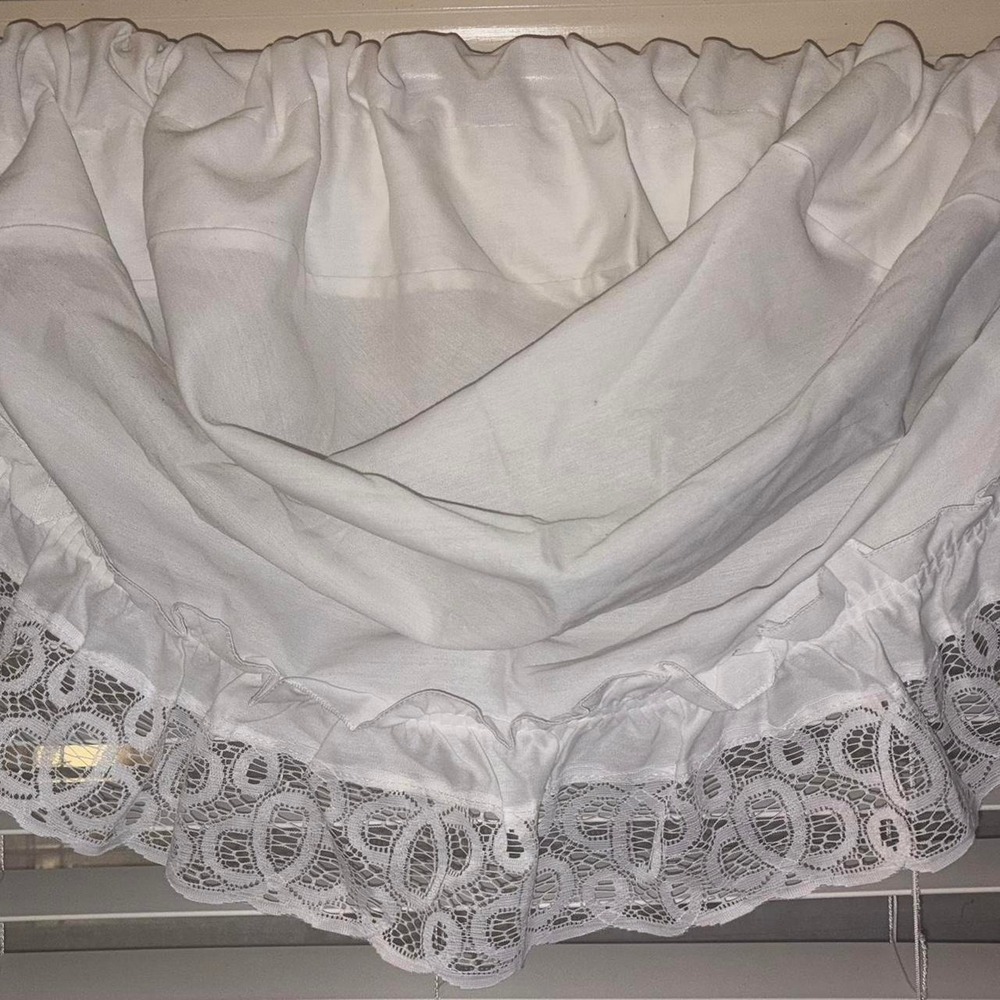 Vintage lace valance
